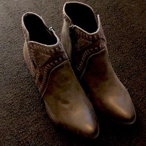 NIB Zigi Soho Black Faux Leather Boot Bootie 8.5